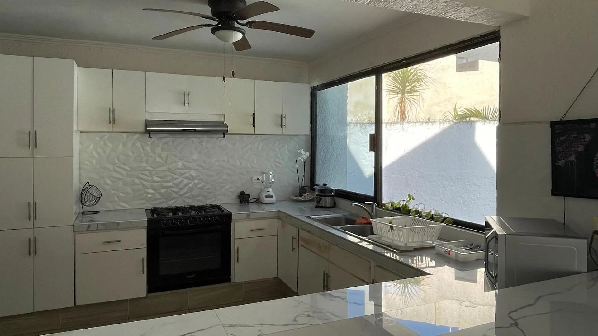 Casa Luna Family & Friends Cancun Bed & Breakfast